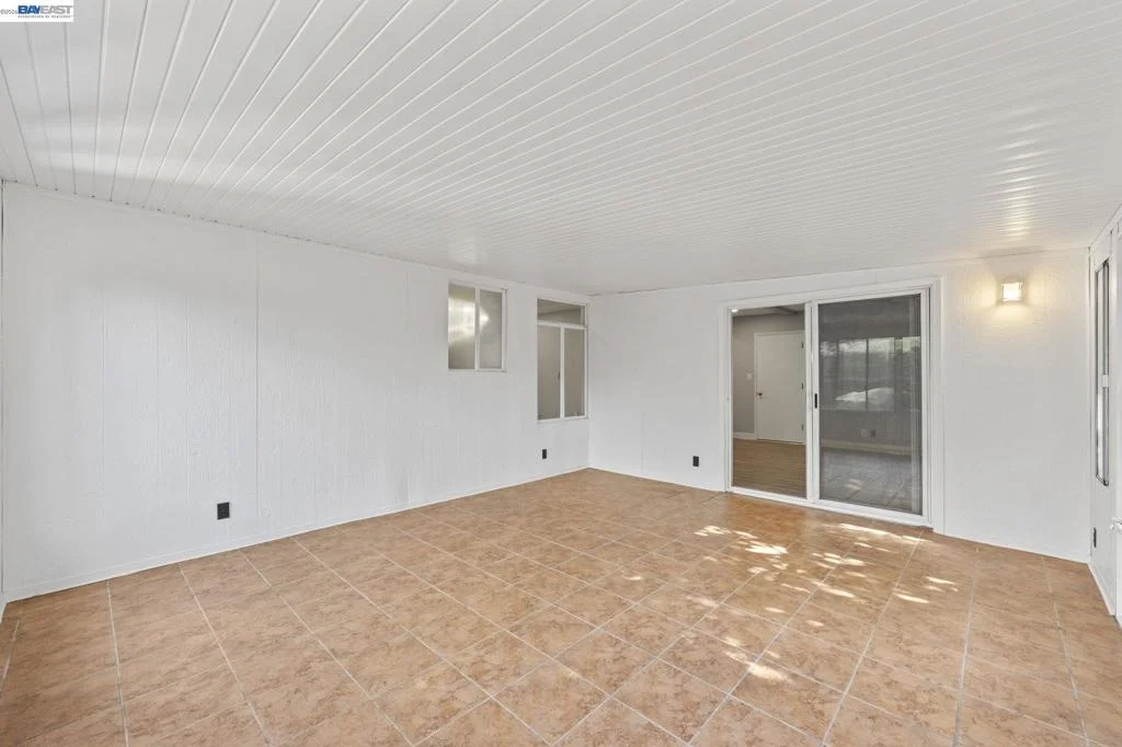 Photo of 2481 Whitethorne