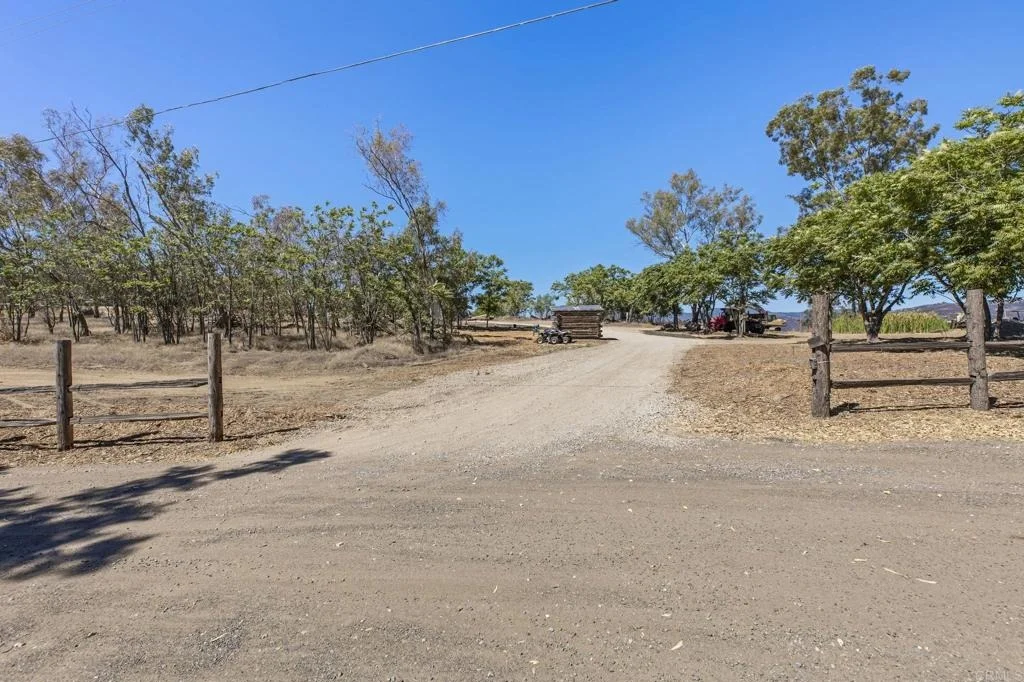 Photo of 21179 Sutherland Dam Road
