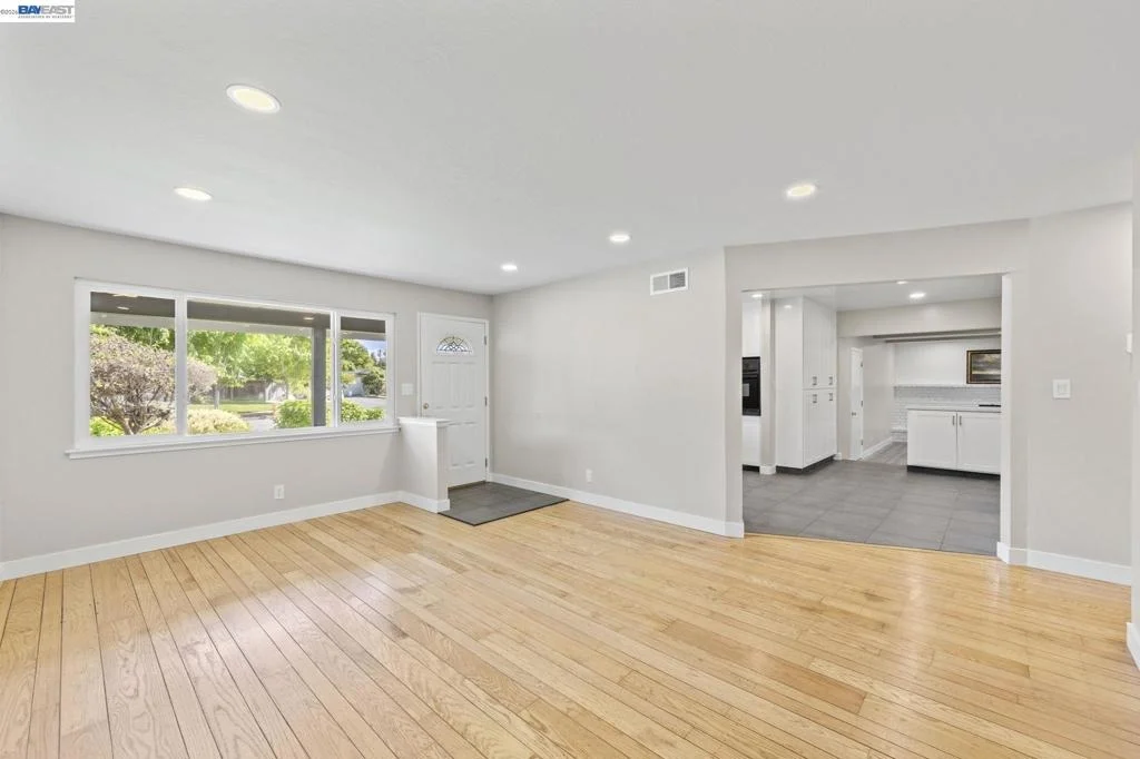 Photo of 2481 Whitethorne