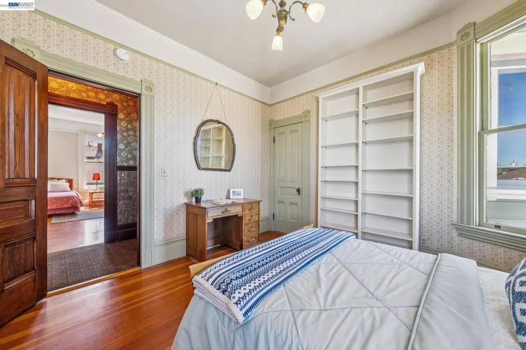 Photo of 2242 San Antonio Ave