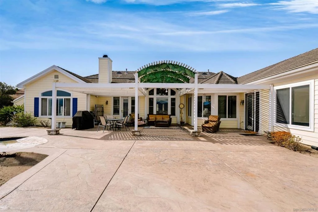 Photo of 991 River Oaks