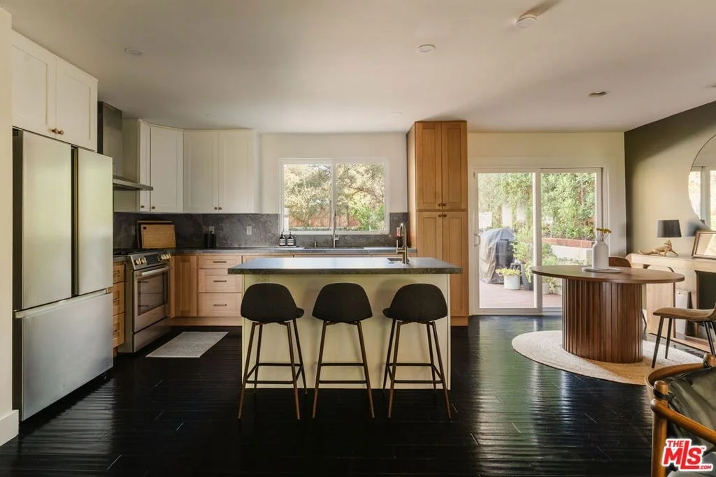 Photo of 3126 Oakcrest Drive