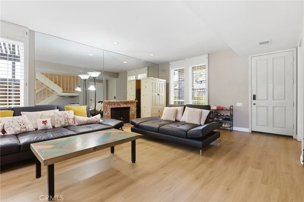 Photo of 651 Edith