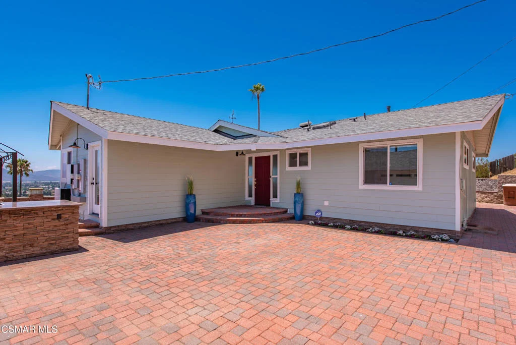 Photo of 315 N Loop Drive