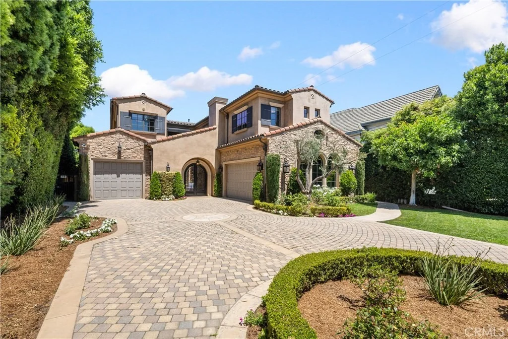 Photo of 423 W Lemon Avenue