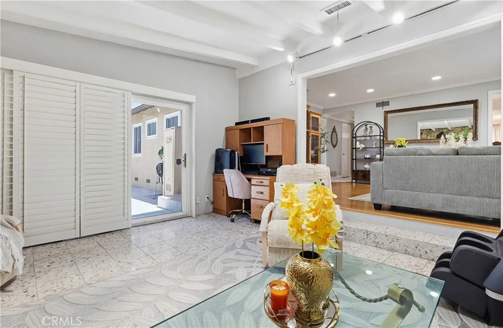 Photo of 555 W Shadwell