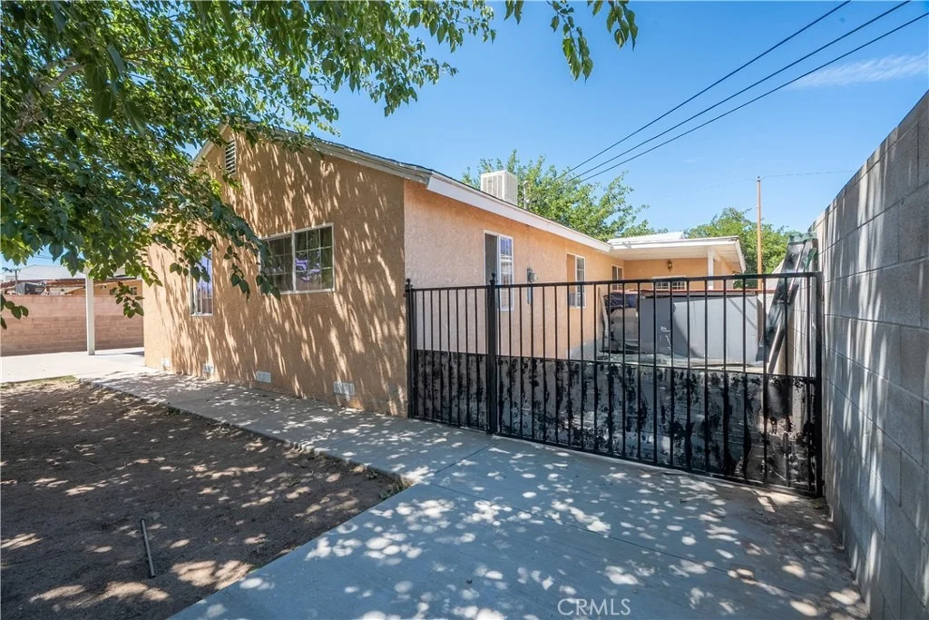 Photo of 38632 Lemsford Avenue