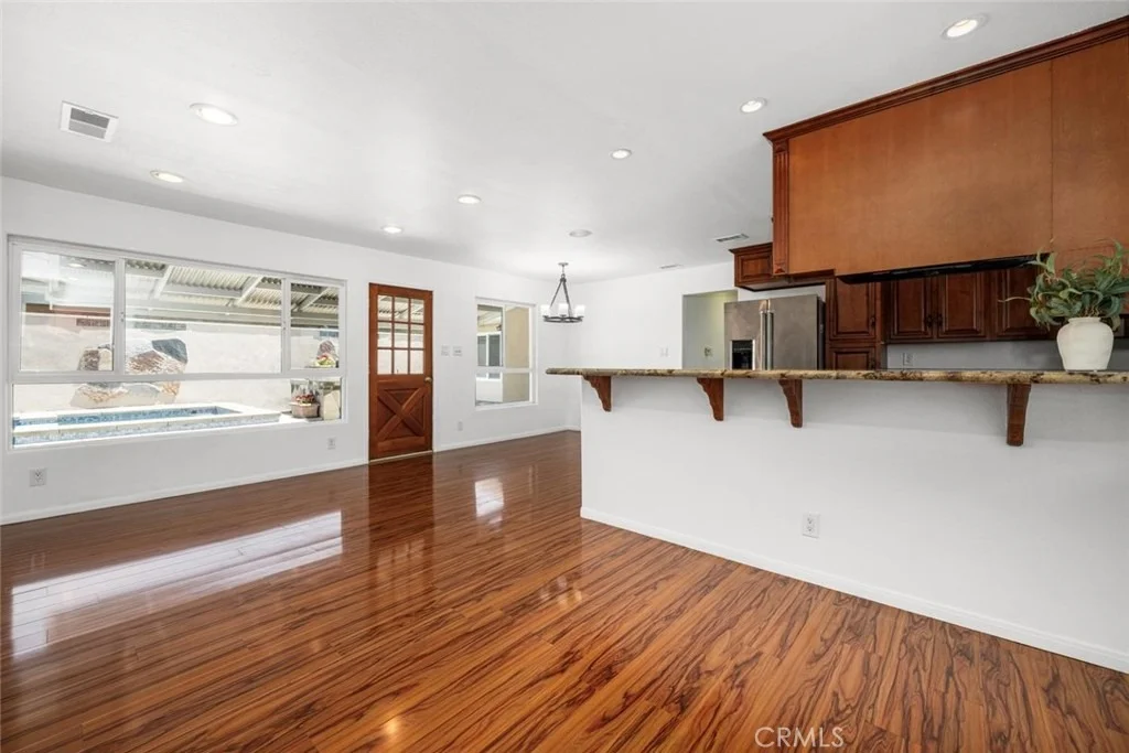 Photo of 1238 N Studebaker