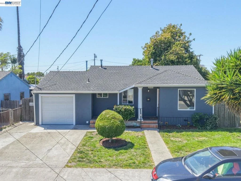 Photo of 2609 Macarthur Ave