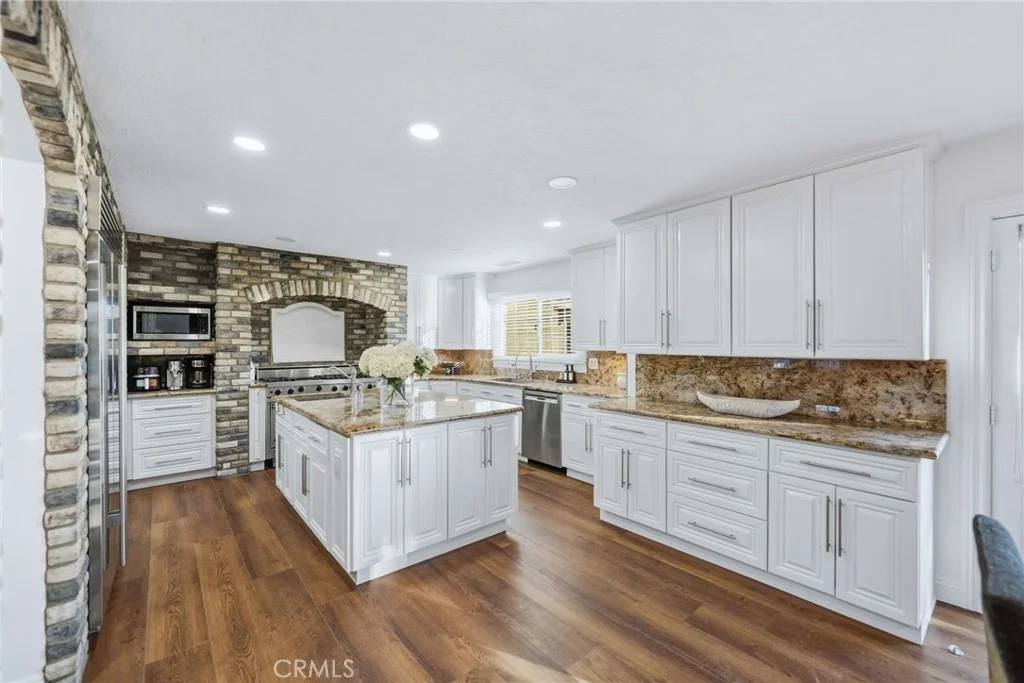 Photo of 40900 Via Los Altos