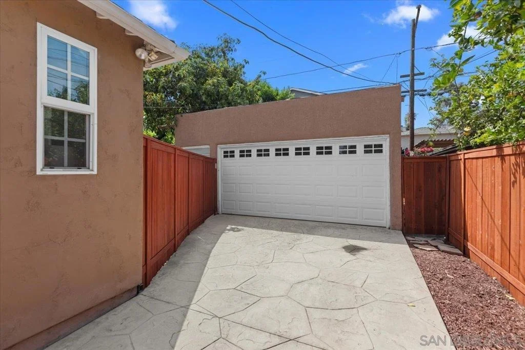 Photo of 633 Arroyo