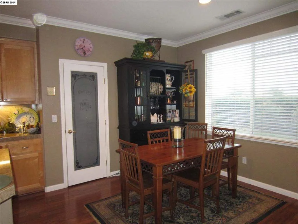 Photo of 545 LAKEVIEW DR