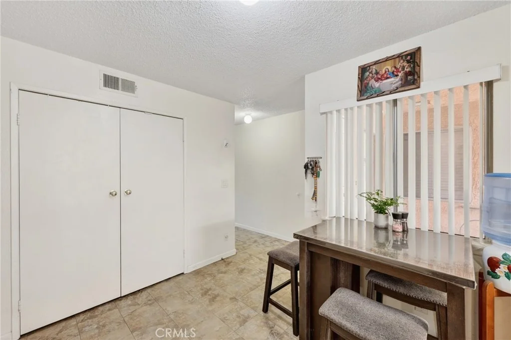 Photo of Unit 21 at 5905 Rosemead Blvd