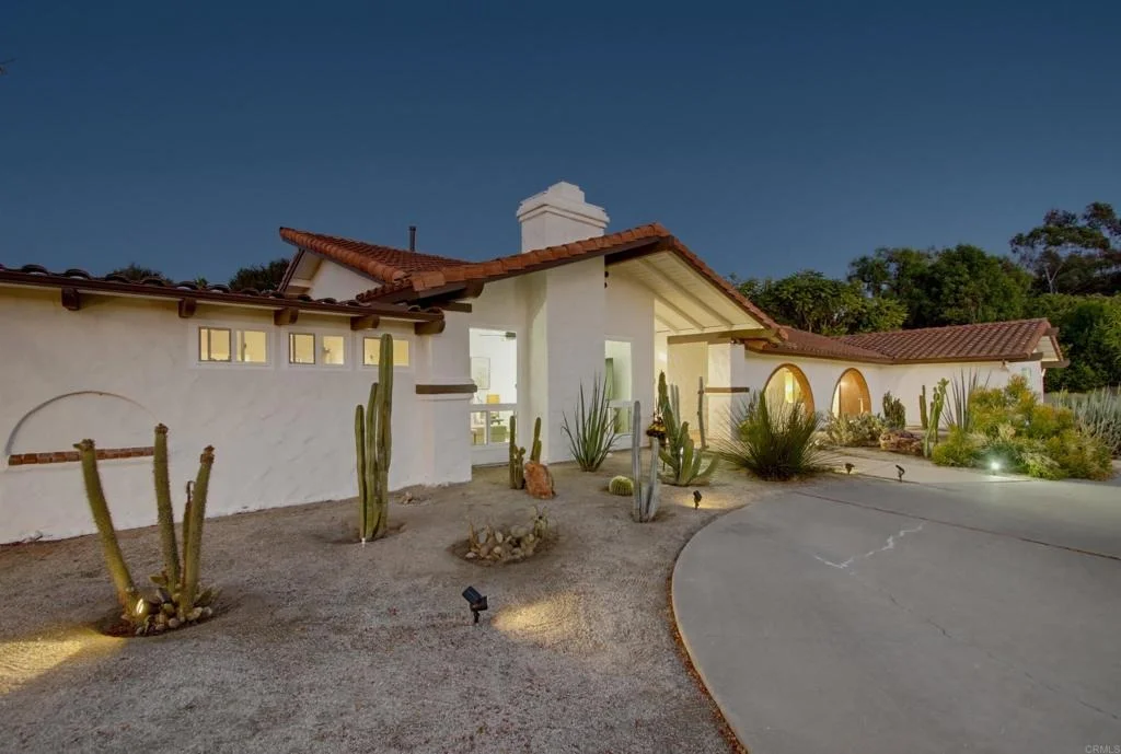 Photo of 4580 El Mirlo