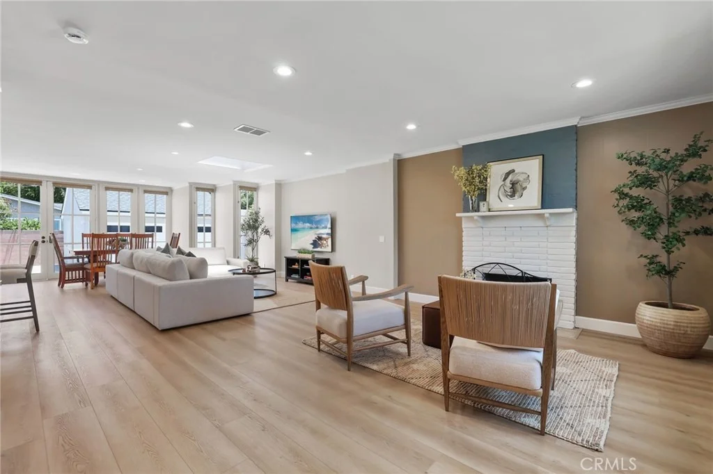 Photo of 2114 Ostrom