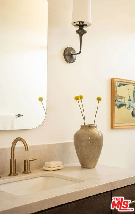Photo of 1062 Beverly Way