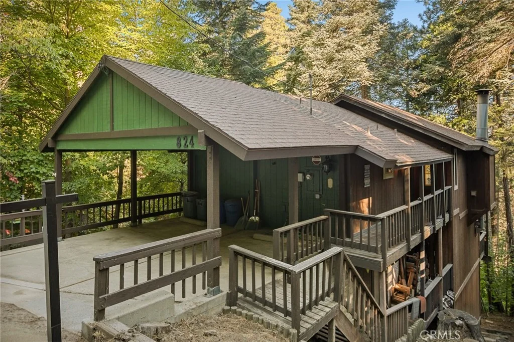 Photo of 824 Oakmont Lane