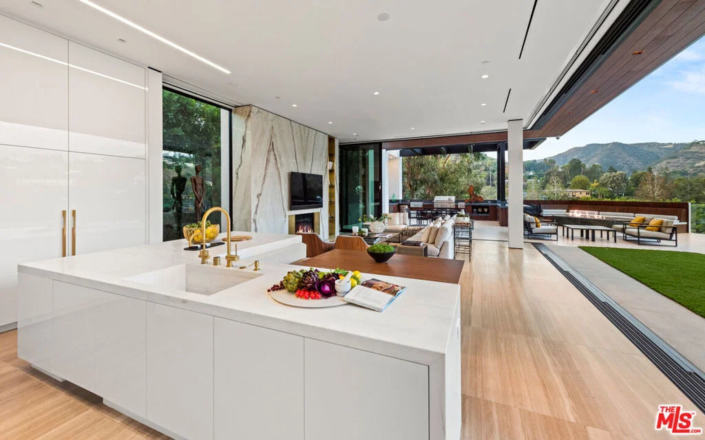 Photo of 1130 Angelo Drive