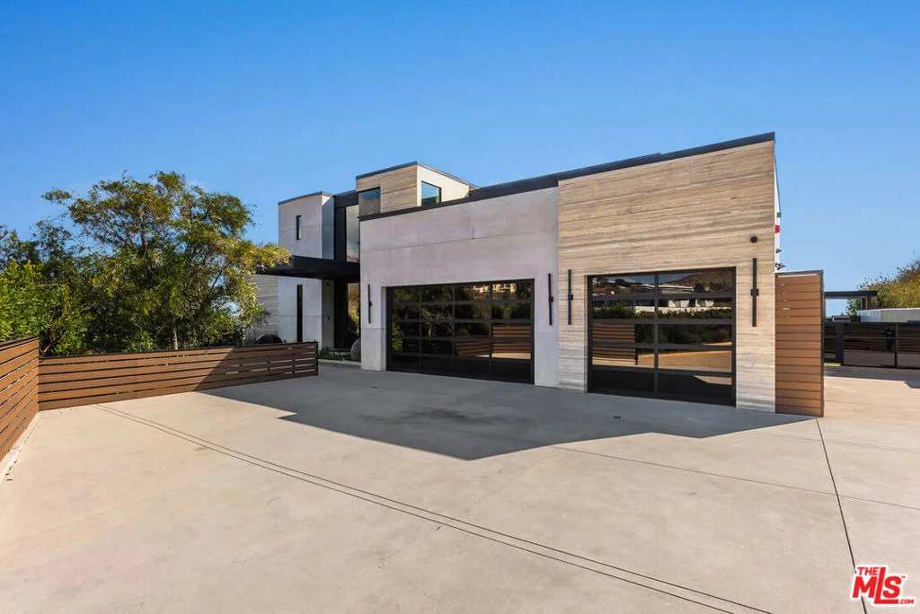 Photo of 23917 Malibu Road