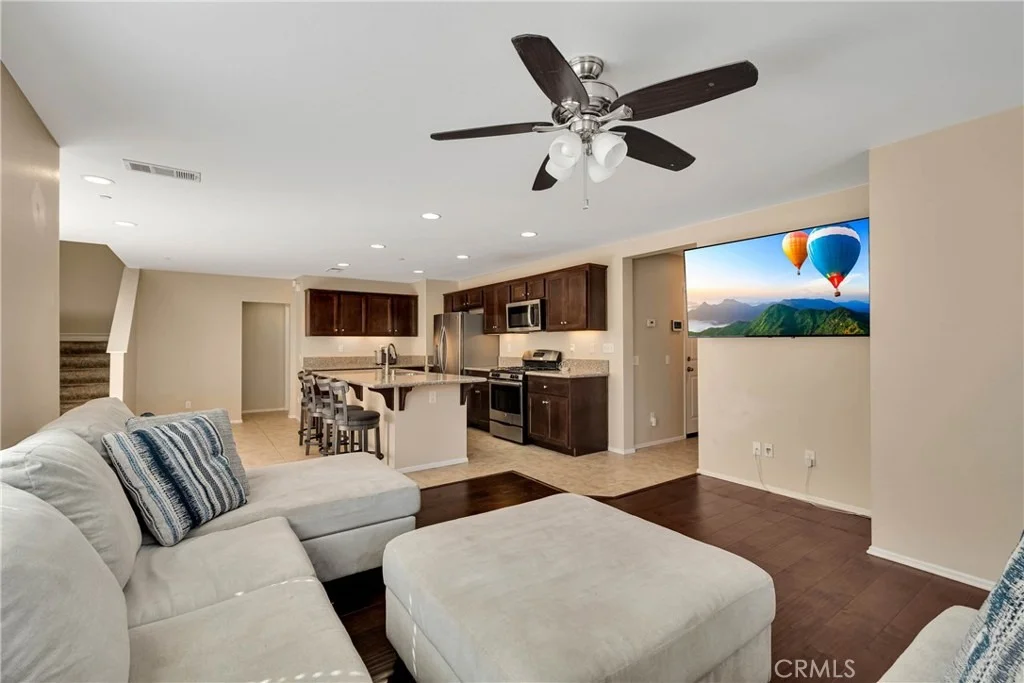 Photo of 1445 Chinaberry
