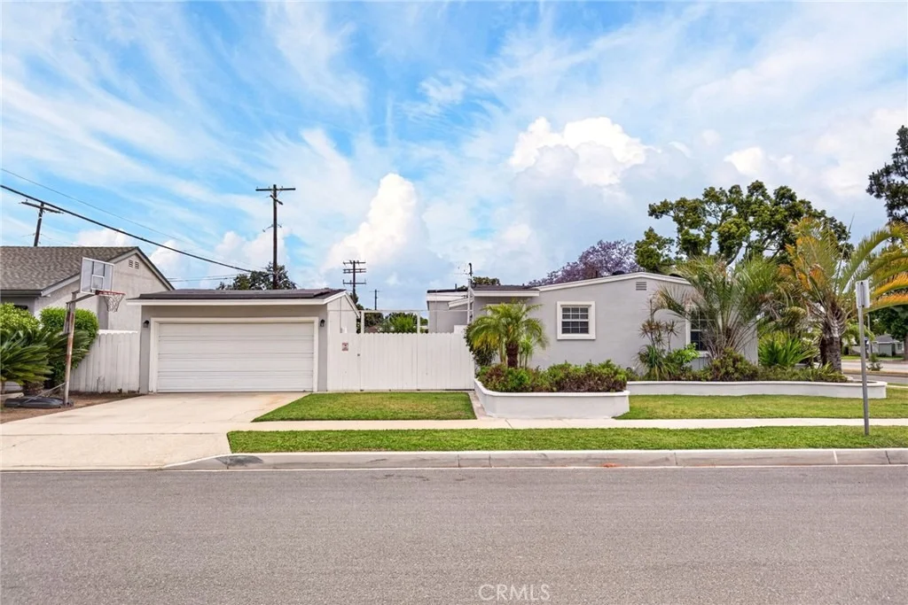 Photo of 3616 N Bellflower Boulevard
