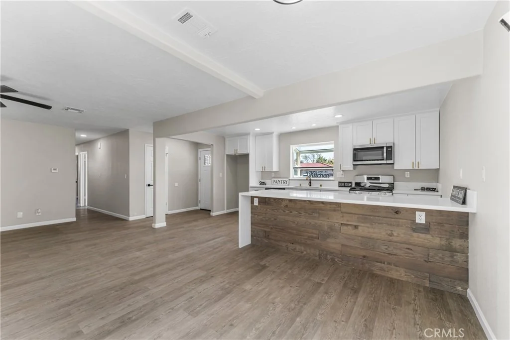 Photo of 1735 W Jenner Street