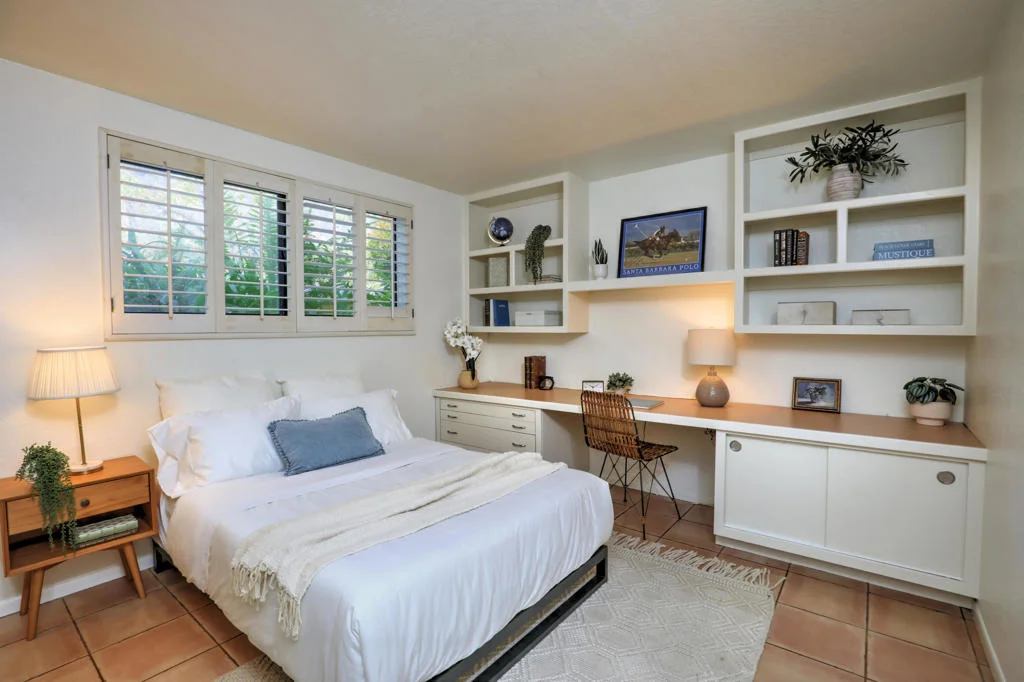 Photo of Unit 712 at 3375 Foothill Road