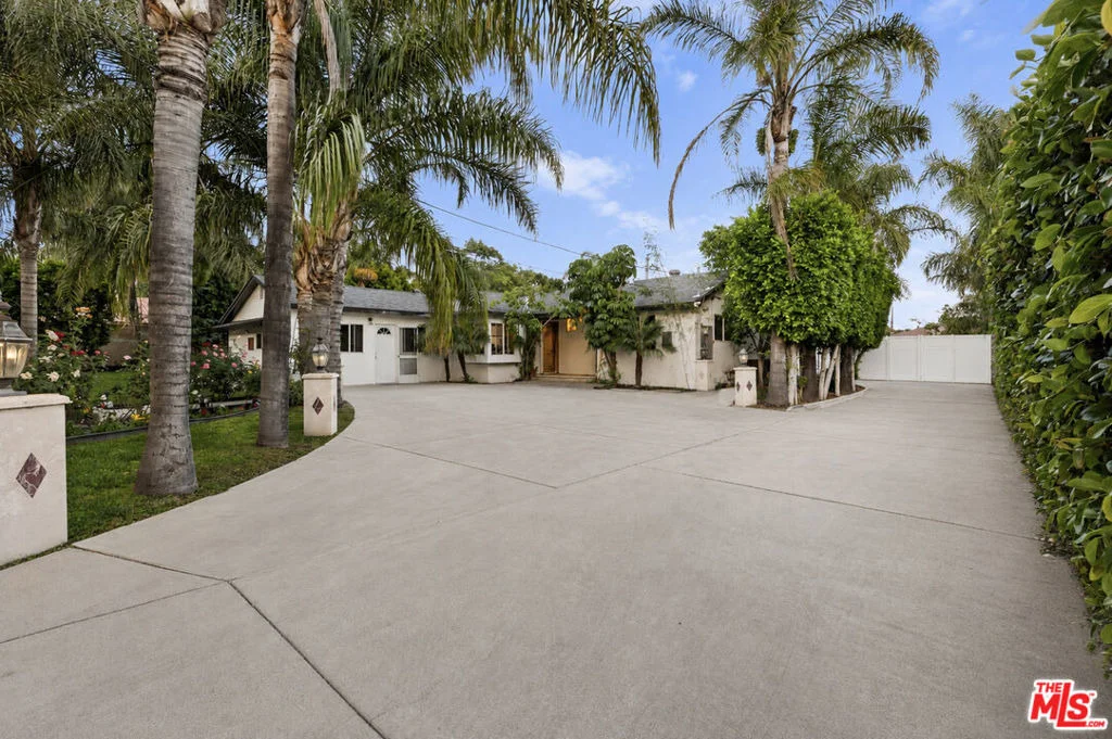 Photo of 13530 Beaver Street