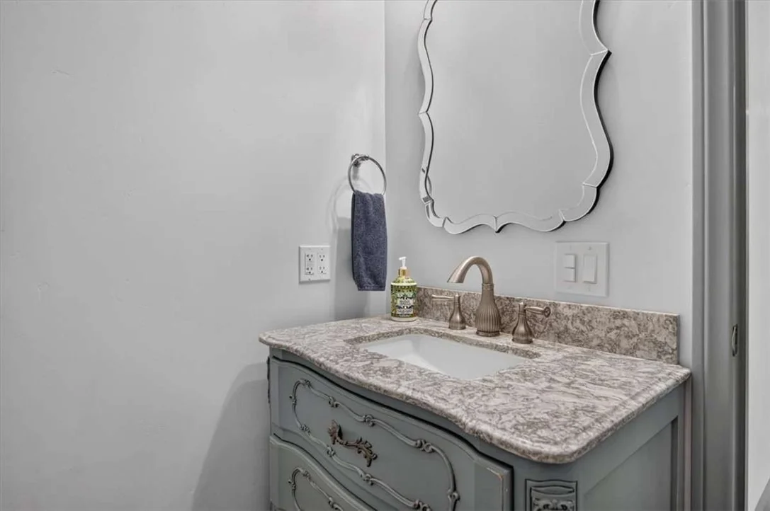 Photo of 1116 1120 Rolling Oaks Drive