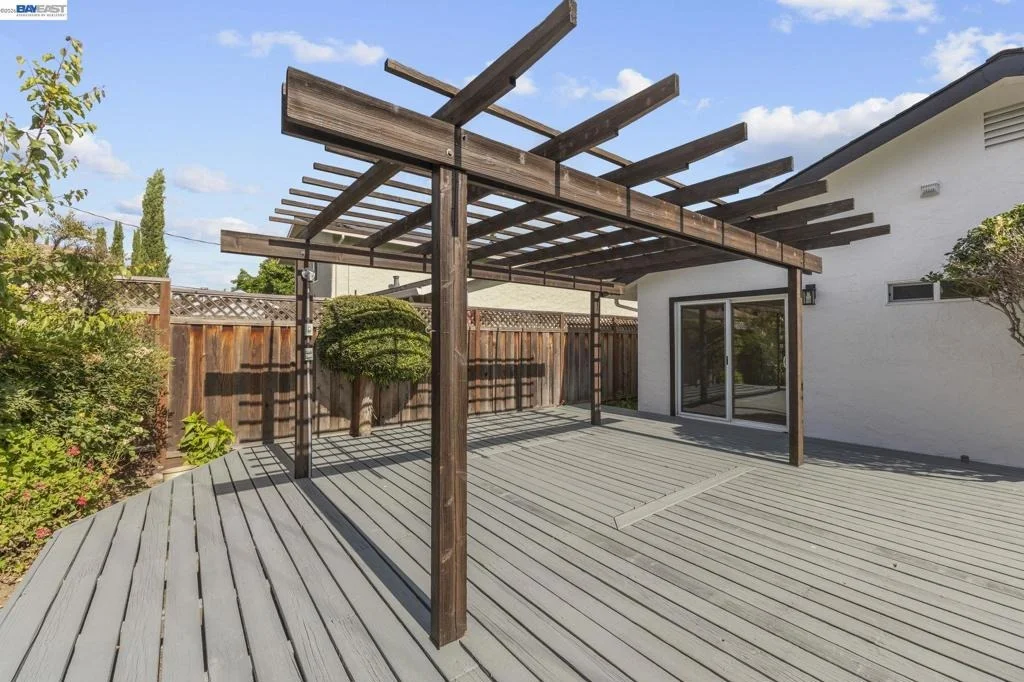 Photo of 2481 Whitethorne