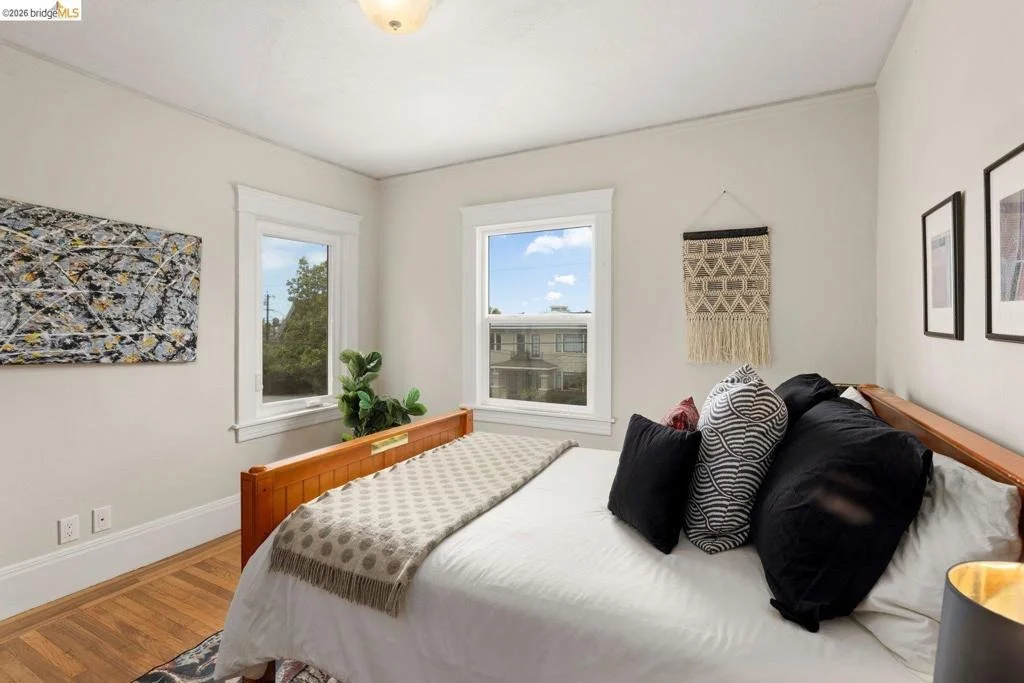 Photo of 2633 Regent St