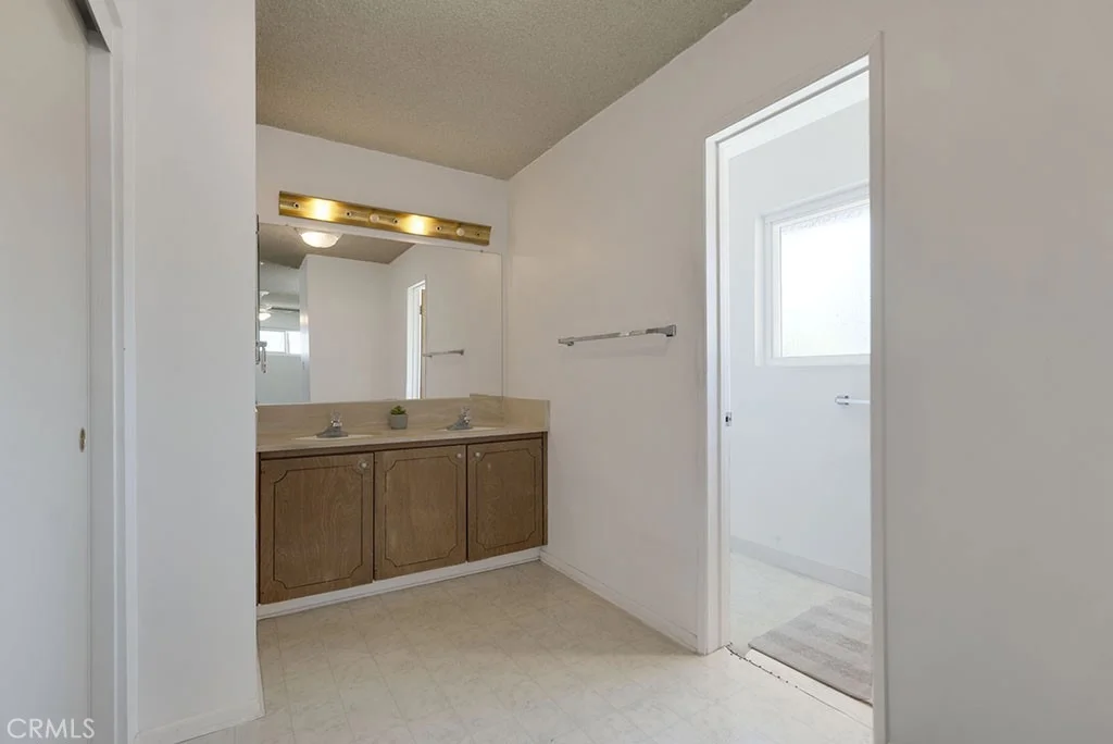 Photo of 10568 Des Moines