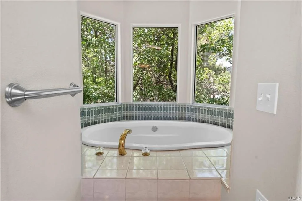 Photo of 1396 La Crescenta Drive