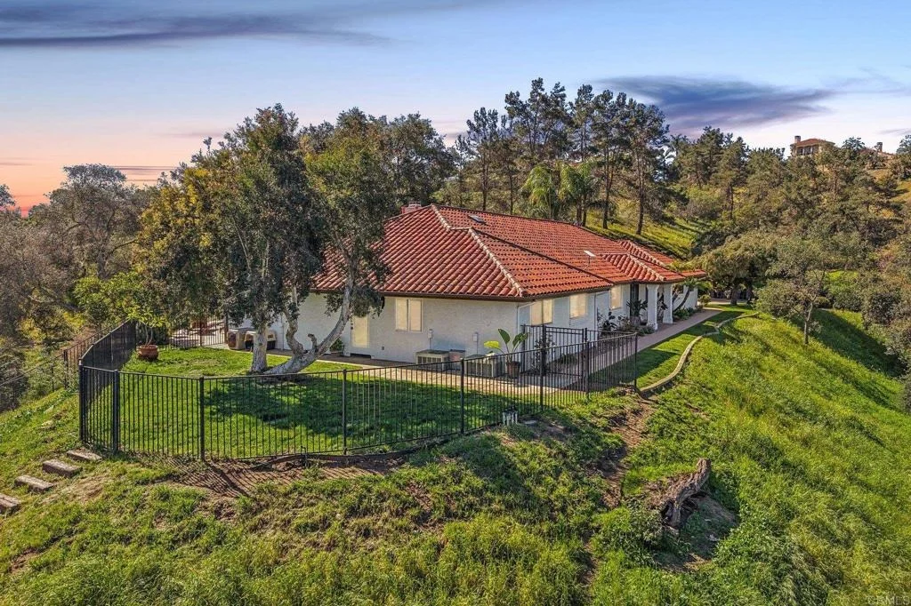 Photo of 707 S Live Oak Park Road