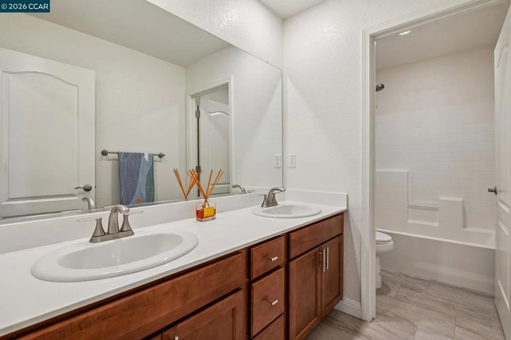 Photo of 4748 Beacon Way