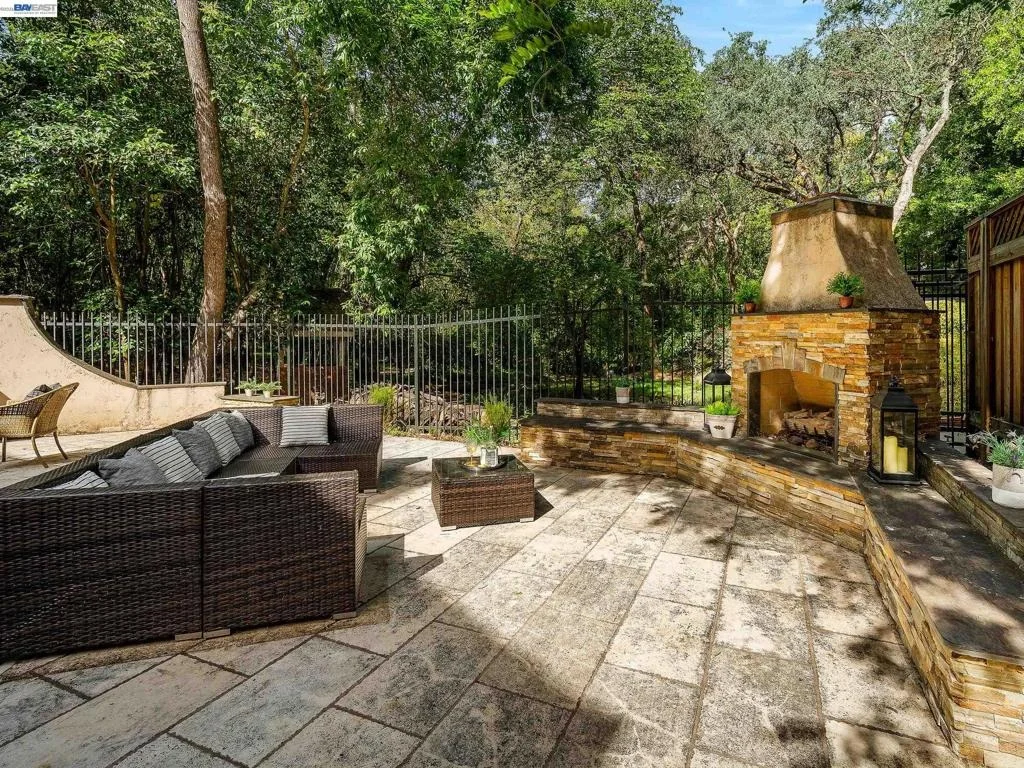 Photo of 8681 Winding Way