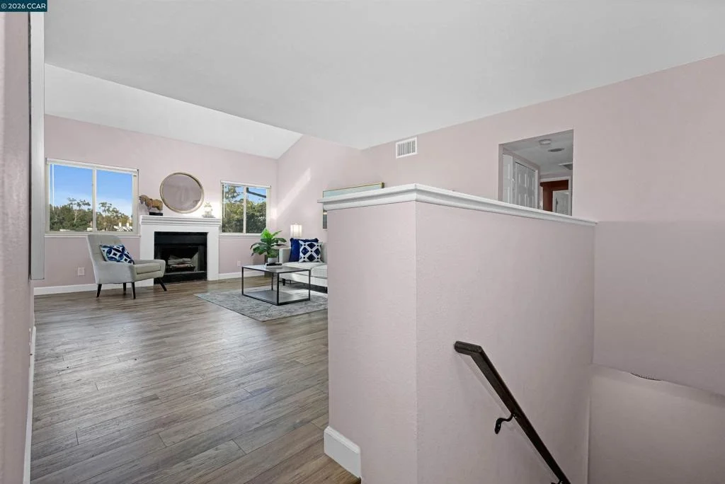 Photo of Unit 1 at 220 Apollo
