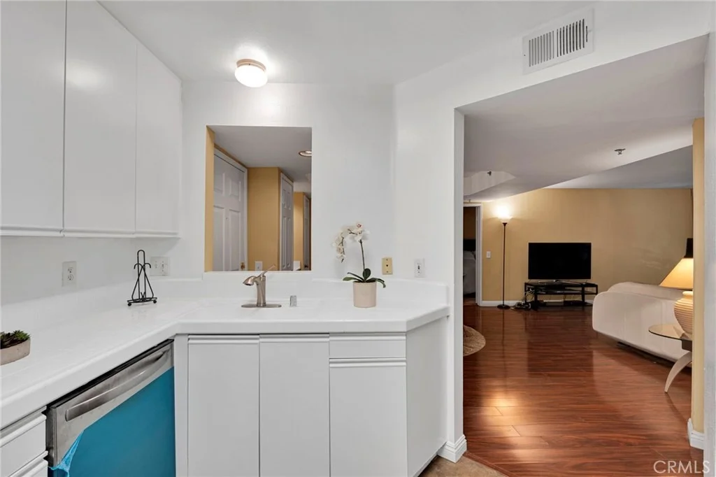 Photo of Unit 205 at 801 Pine Avenue
