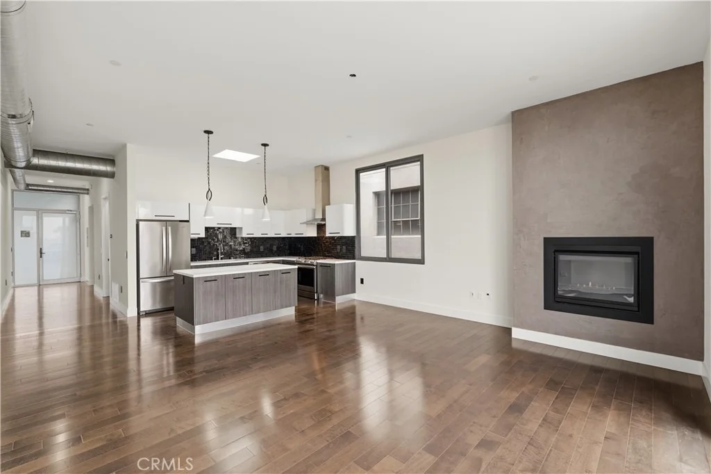 Photo of Unit 408 at 433 Pine