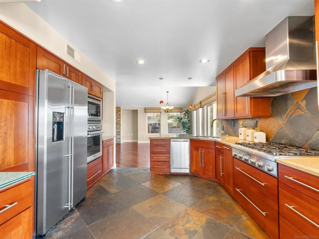 Photo of 2075 Boulders Road