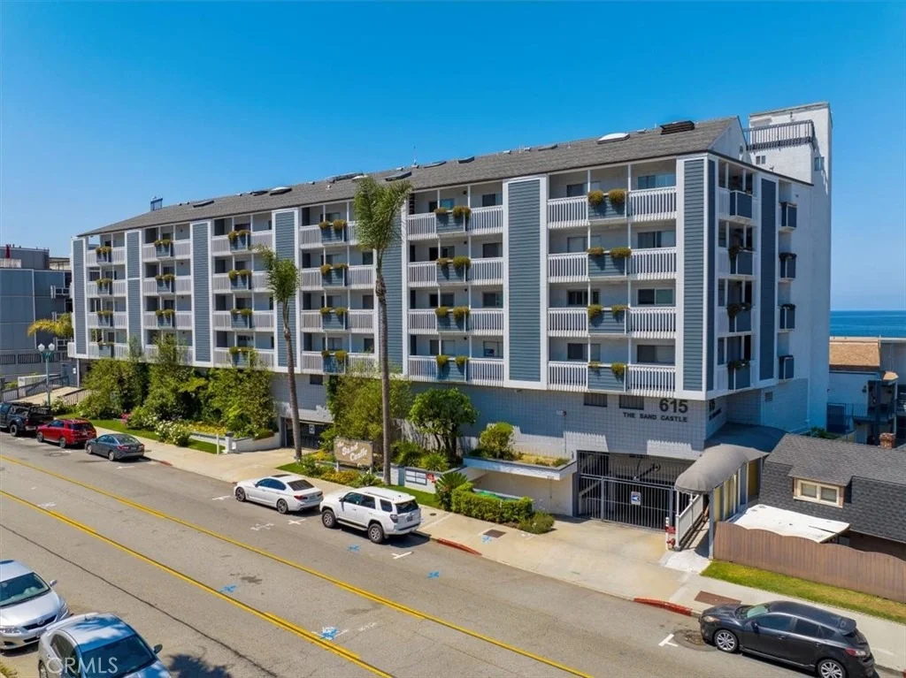 Photo of Unit 504 at 615 Esplanade