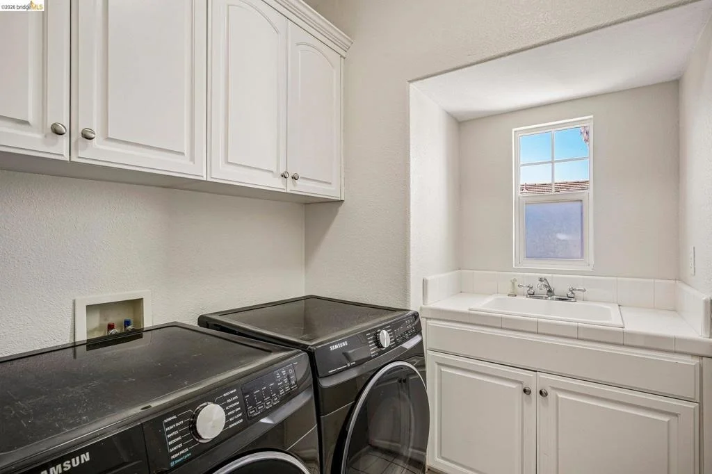 Photo of 2698 Jackson Ave