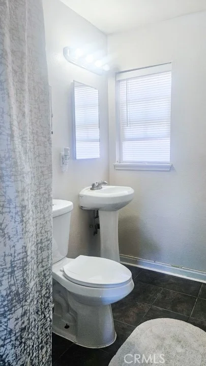 Photo of 1046 W Holguin