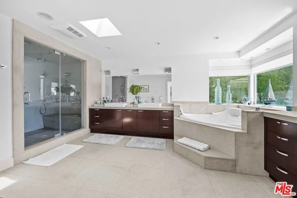 Photo of 9626 Highridge Drive