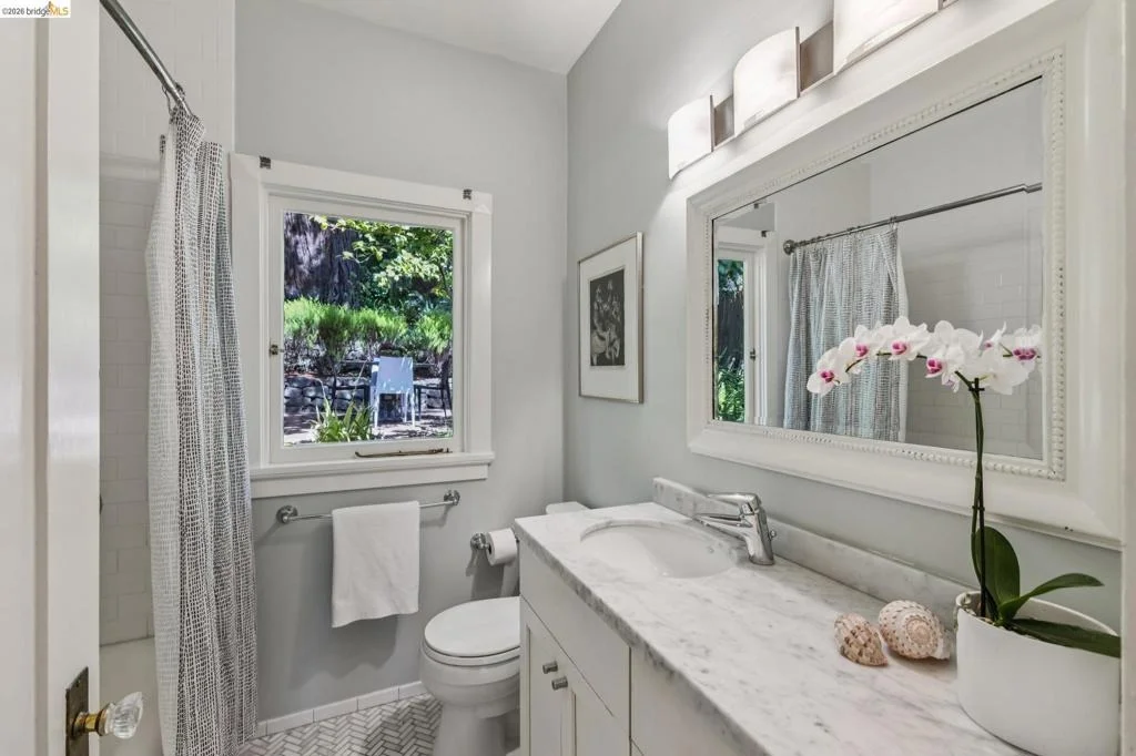 Photo of 8 Mosswood Rd