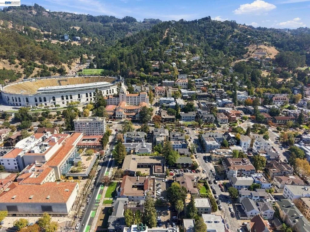Photo of Unit 105 at 2 Panoramic Way