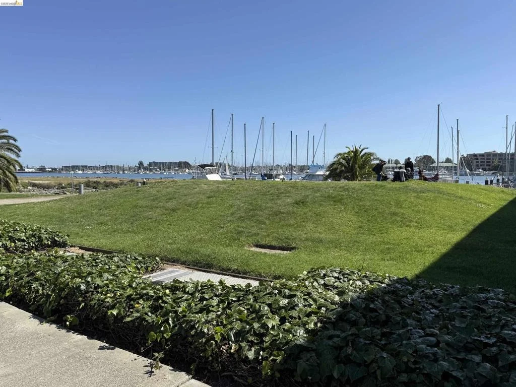 Photo of Unit 353 at 1 Embarcadero