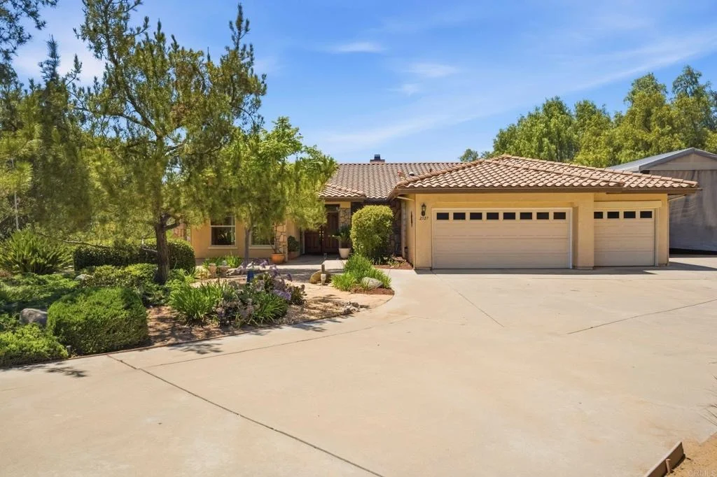 Photo of 2527 Southern Oak Road