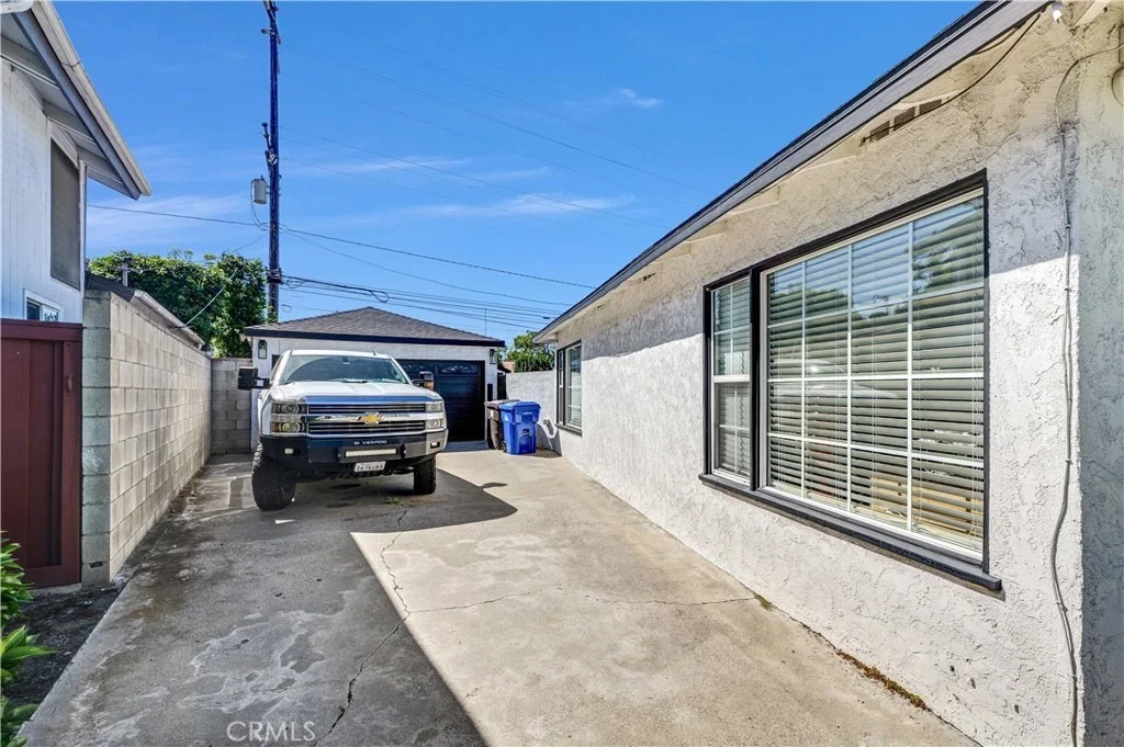 Photo of 3965 N Marshall