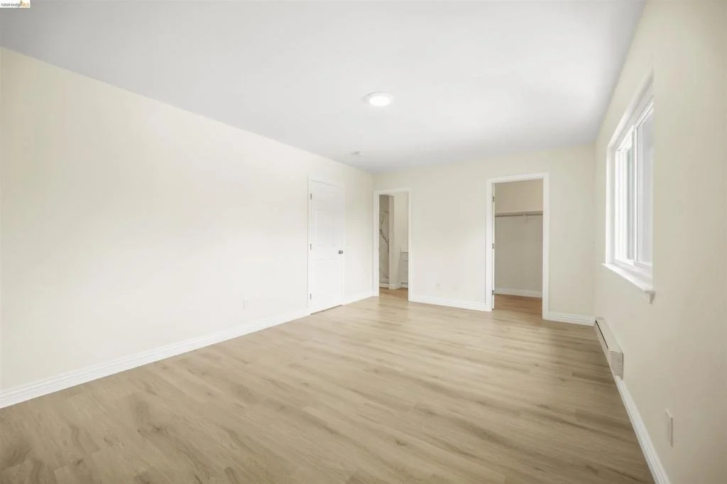 Photo of 385 CALIENTE CIR